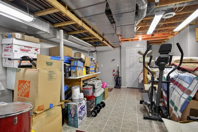 2205 Lake Wood Drive, Jackson, MI 49203