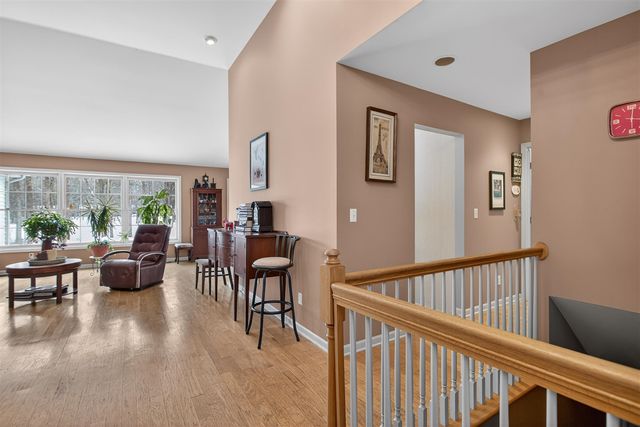 2205 Lake Wood Drive, Jackson, MI 49203