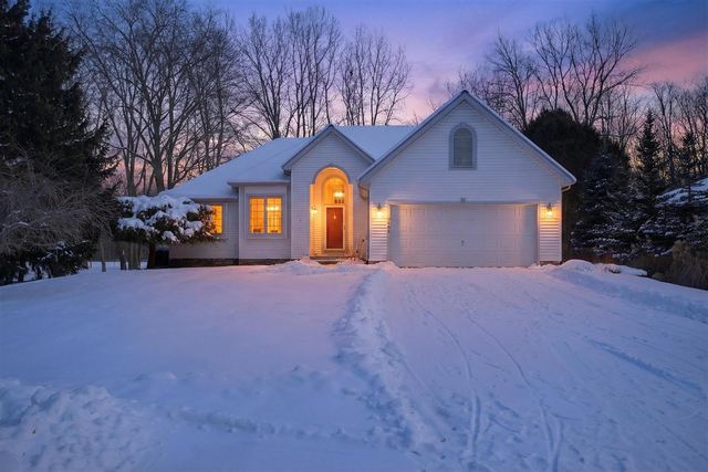 2205 Lake Wood Drive, Jackson, MI 49203