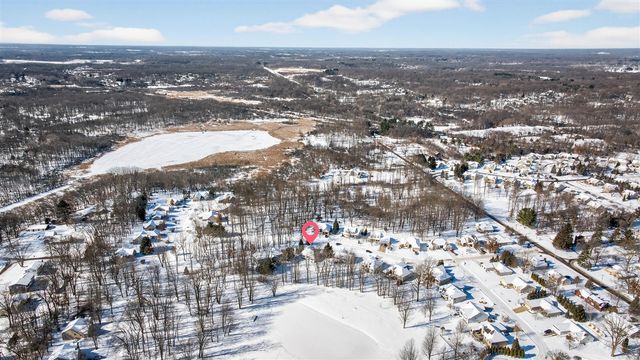 2205 Lake Wood Drive, Jackson, MI 49203