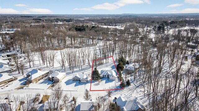 2205 Lake Wood Drive, Jackson, MI 49203
