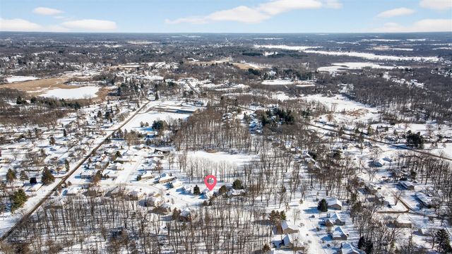 2205 Lake Wood Drive, Jackson, MI 49203
