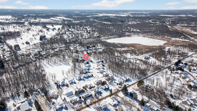 2205 Lake Wood Drive, Jackson, MI 49203