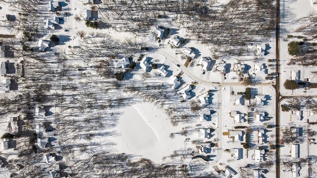 2205 Lake Wood Drive, Jackson, MI 49203