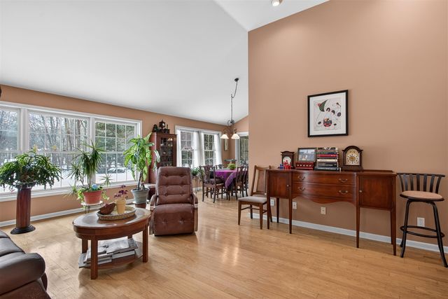 2205 Lake Wood Drive, Jackson, MI 49203