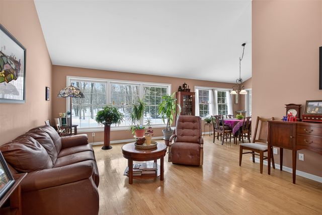 2205 Lake Wood Drive, Jackson, MI 49203