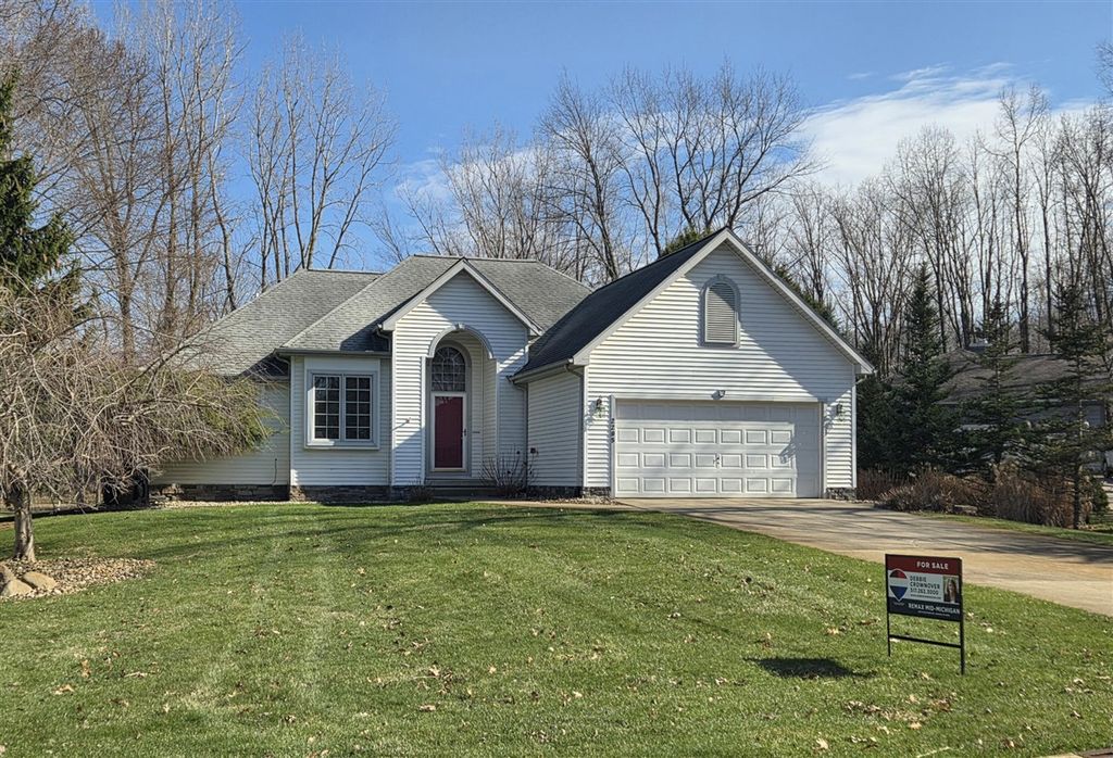 2205 Lake Wood Drive, Jackson, MI 49203