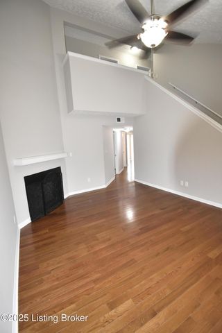 4313 Hickoryview Dr, Louisville, KY 40299