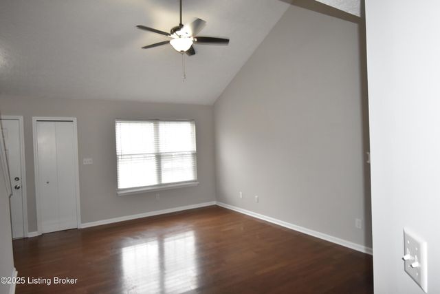 4313 Hickoryview Dr, Louisville, KY 40299