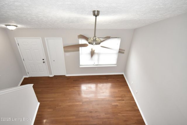 4313 Hickoryview Dr, Louisville, KY 40299