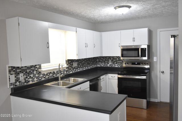 4313 Hickoryview Dr, Louisville, KY 40299