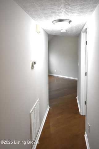 4313 Hickoryview Dr, Louisville, KY 40299