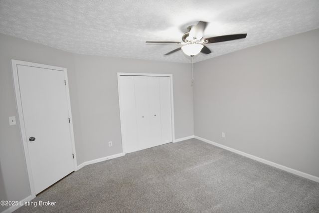 4313 Hickoryview Dr, Louisville, KY 40299