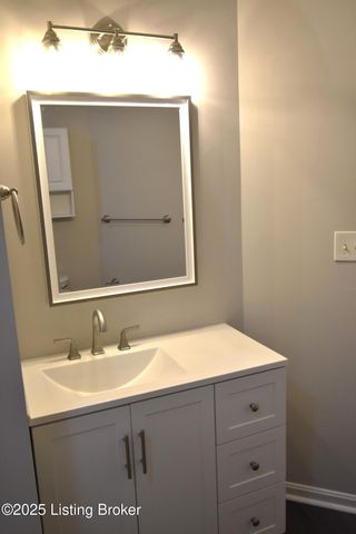 4313 Hickoryview Dr, Louisville, KY 40299