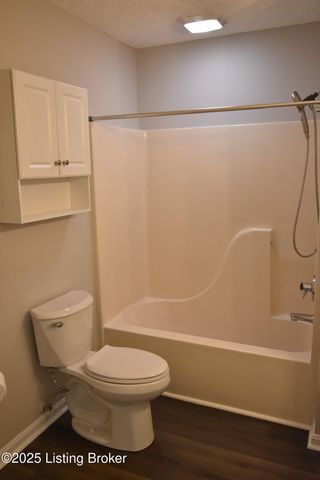 4313 Hickoryview Dr, Louisville, KY 40299