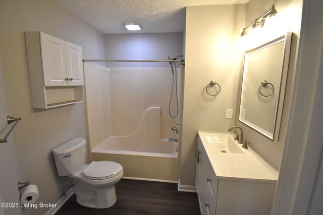 4313 Hickoryview Dr, Louisville, KY 40299