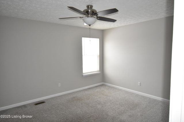 4313 Hickoryview Dr, Louisville, KY 40299