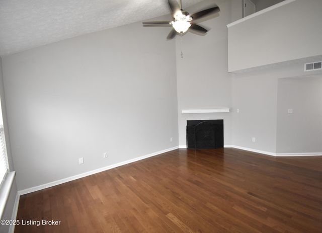 4313 Hickoryview Dr, Louisville, KY 40299