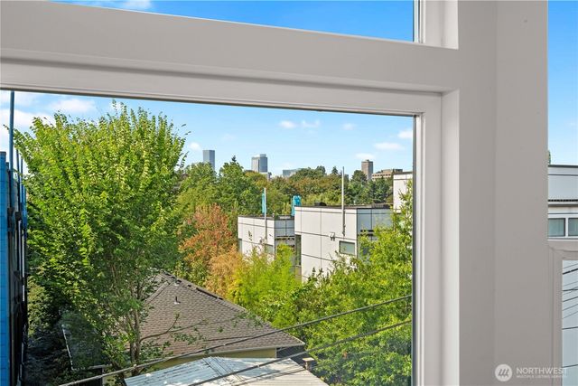2216 E Fir Street, Seattle, WA 98122