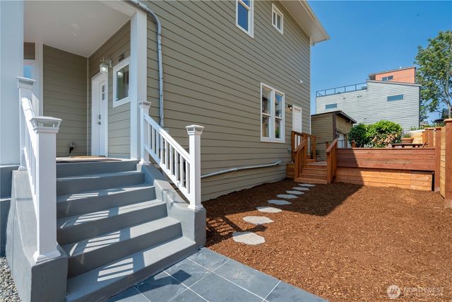 2216 E Fir Street, Seattle, WA 98122