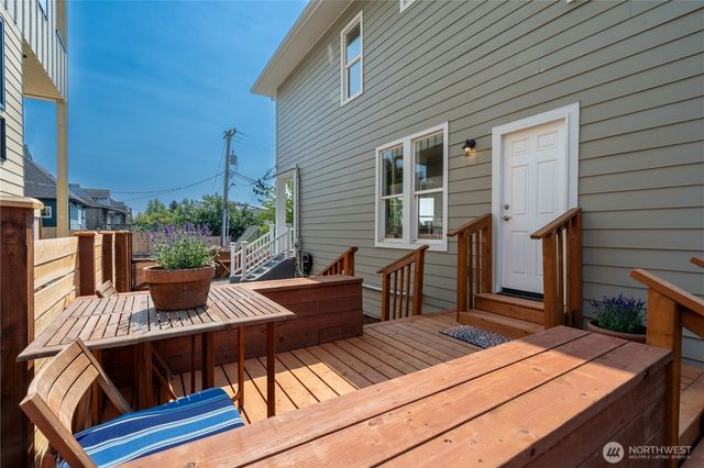 2216 E Fir Street, Seattle, WA 98122
