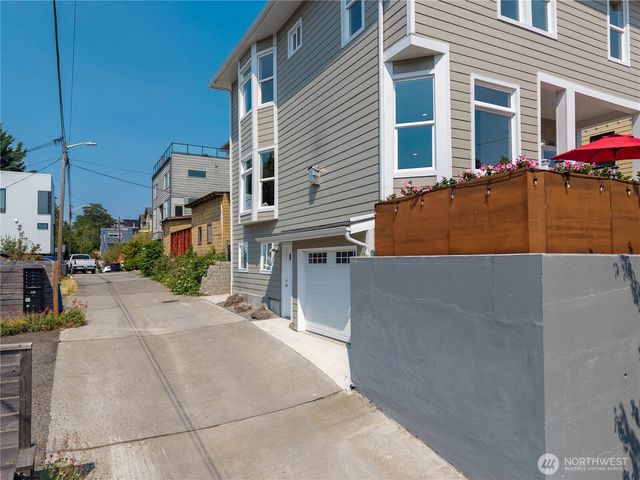 2216 E Fir Street, Seattle, WA 98122