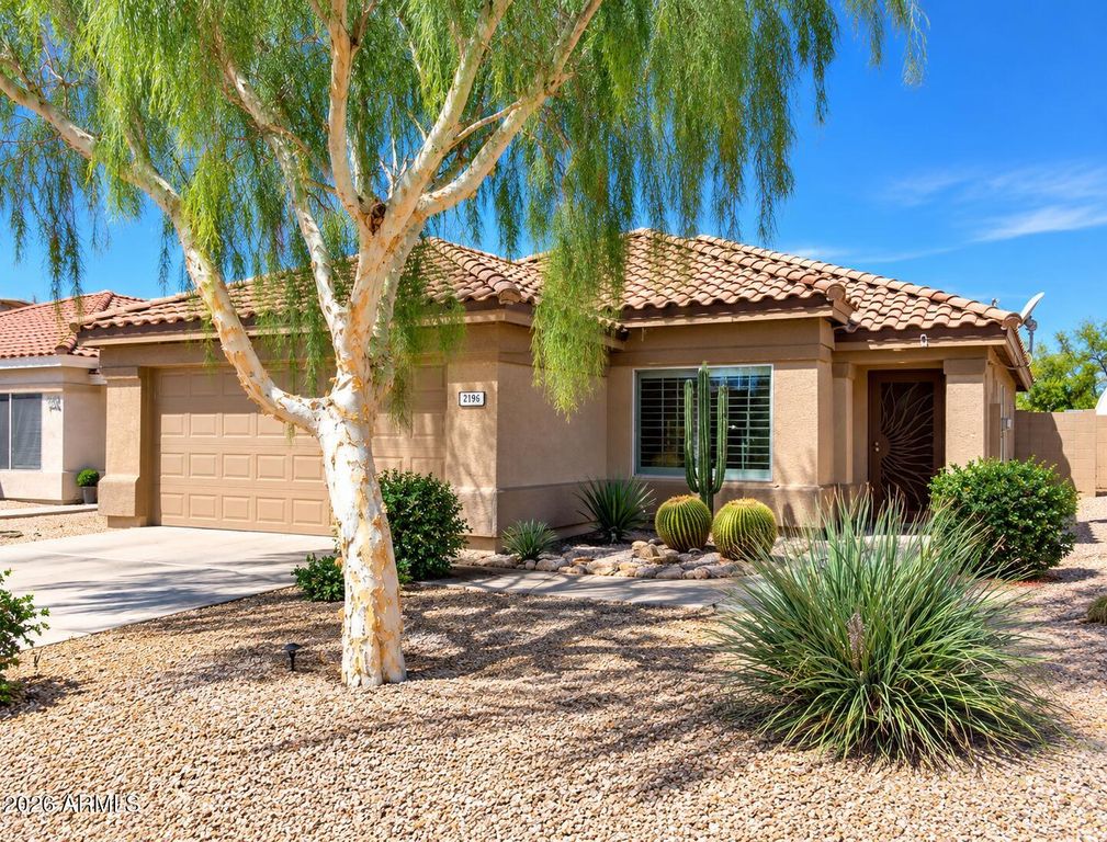 2196 S LAWTHER Drive, Apache Junction, AZ 85120 — exterior