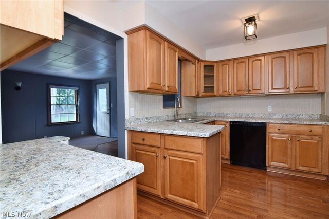 5284 Edenhurst Road, Lyndhurst, OH 44124