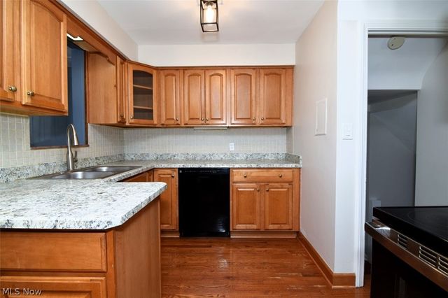 5284 Edenhurst Road, Lyndhurst, OH 44124