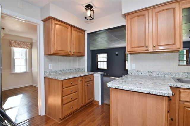 5284 Edenhurst Road, Lyndhurst, OH 44124