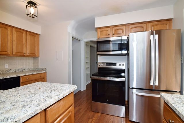 5284 Edenhurst Road, Lyndhurst, OH 44124