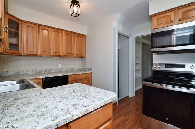 5284 Edenhurst Road, Lyndhurst, OH 44124