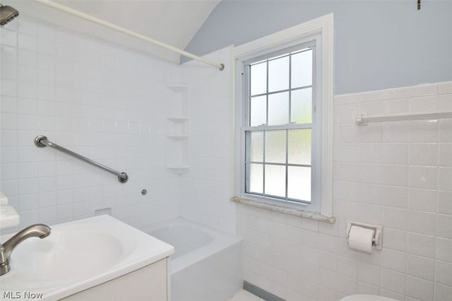 5284 Edenhurst Road, Lyndhurst, OH 44124