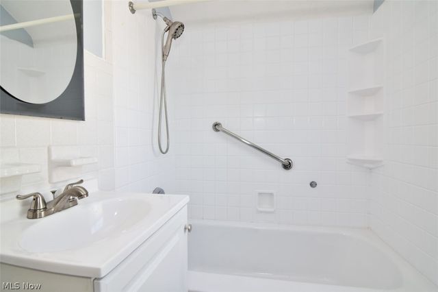 5284 Edenhurst Road, Lyndhurst, OH 44124