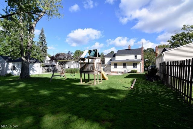 5284 Edenhurst Road, Lyndhurst, OH 44124