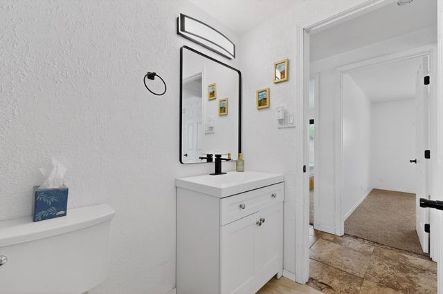 10429 Mountain Road NE, Albuquerque, NM 87112