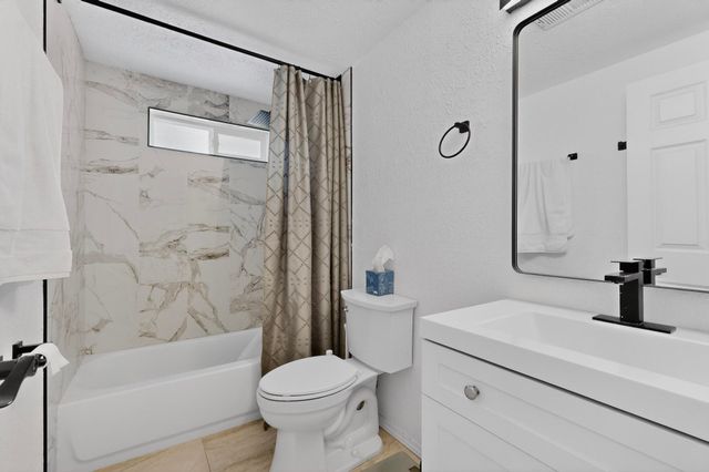 10429 Mountain Road NE, Albuquerque, NM 87112