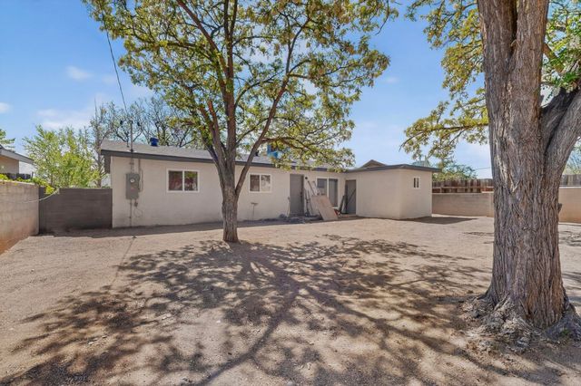 10429 Mountain Road NE, Albuquerque, NM 87112