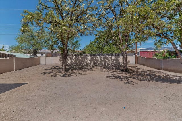 10429 Mountain Road NE, Albuquerque, NM 87112