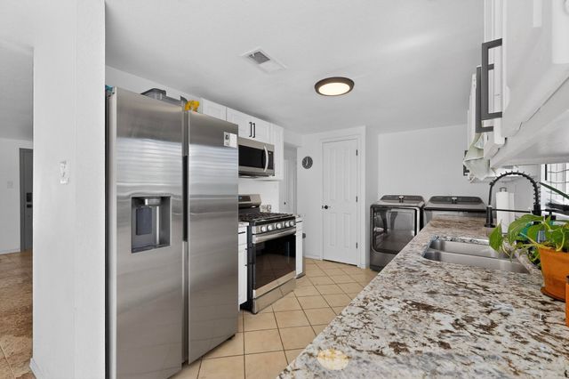 10429 Mountain Road NE, Albuquerque, NM 87112