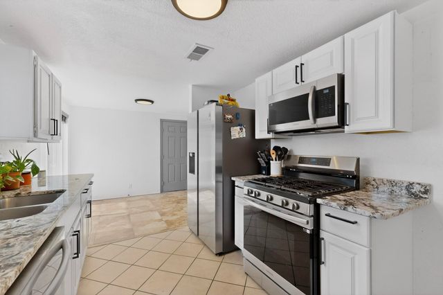 10429 Mountain Road NE, Albuquerque, NM 87112