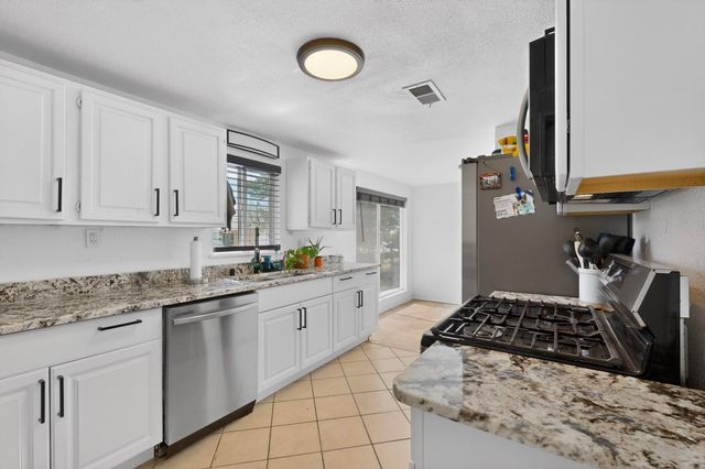 10429 Mountain Road NE, Albuquerque, NM 87112