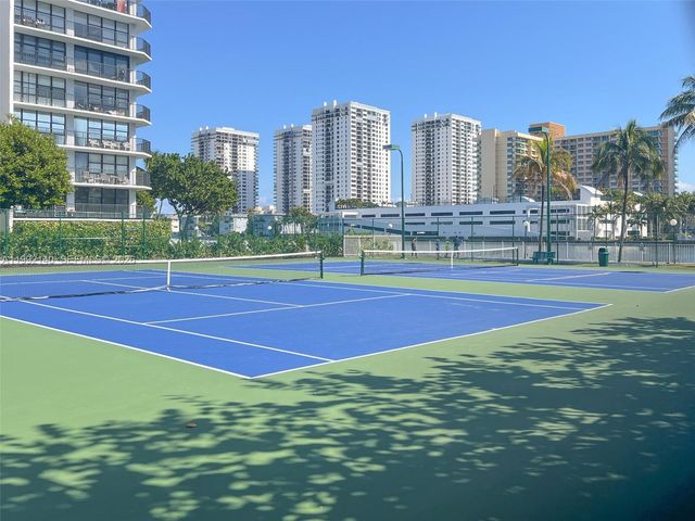 800 Parkview Dr 311, Hallandale Beach, FL 33009