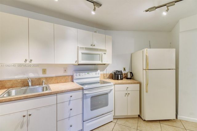 800 Parkview Dr 311, Hallandale Beach, FL 33009