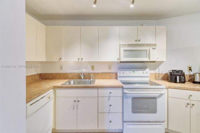 800 Parkview Dr 311, Hallandale Beach, FL 33009