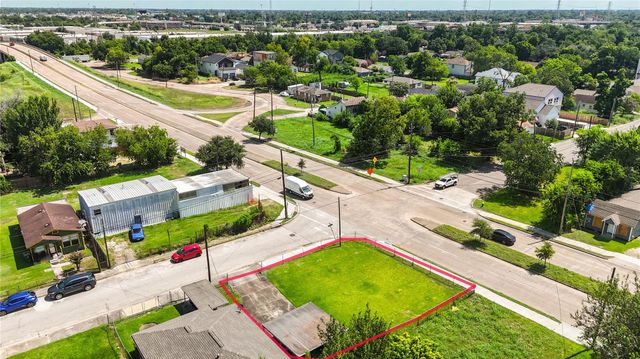 3227 Airline Drive, Houston, TX 77022