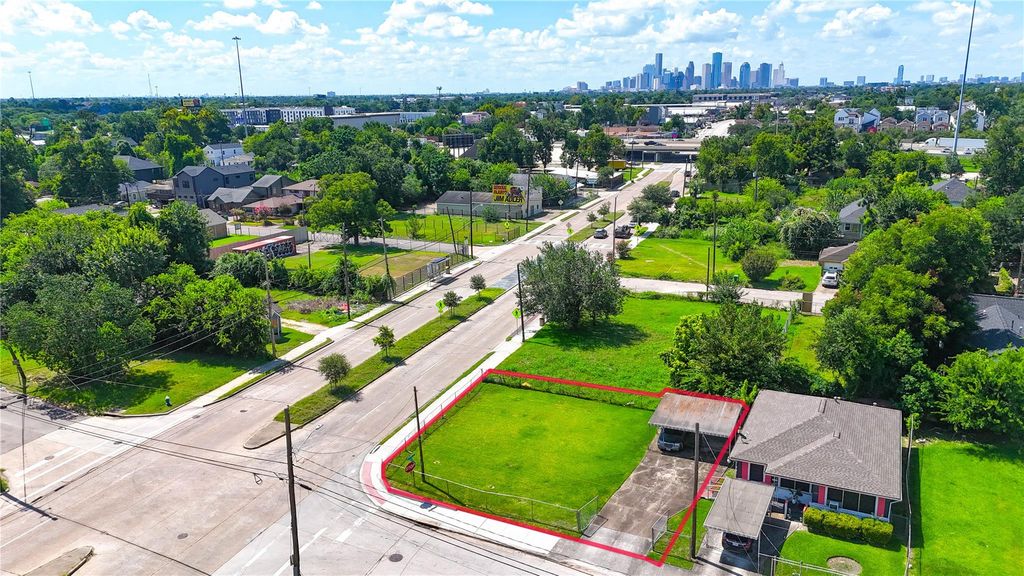 3227 Airline Drive, Houston, TX 77022