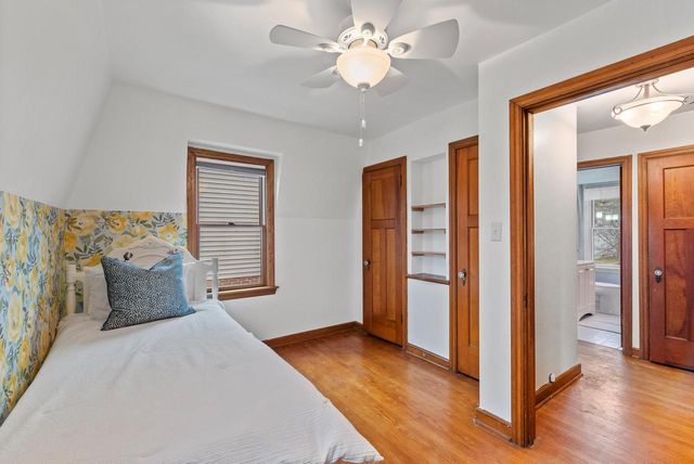 4522 N Marlborough DRIVE, Shorewood, WI 53211