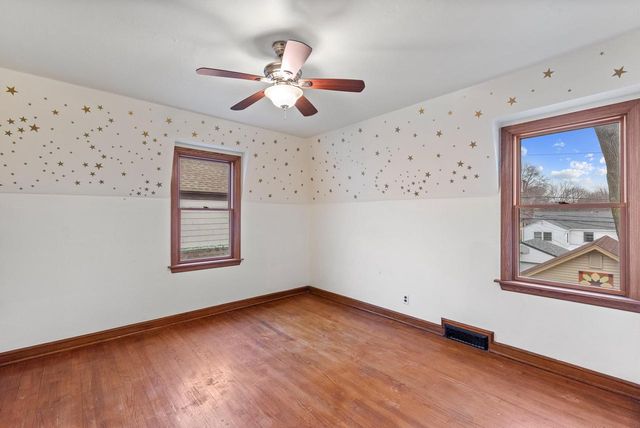 4522 N Marlborough DRIVE, Shorewood, WI 53211