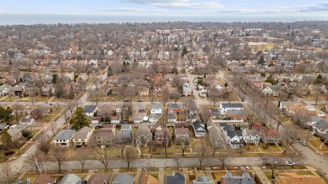 4522 N Marlborough DRIVE, Shorewood, WI 53211